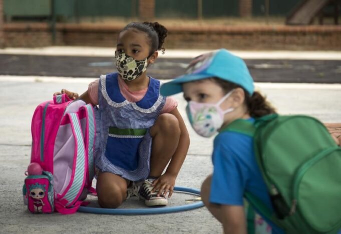 DEAN FUNES: AÍSLAN UNA BURBUJA SOCIAL DE NIÑOS EN UNA ESCUELA POR UN COVID POSITIVO