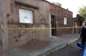 MUERTE DE ETIOLOGÍA DUDOSA: HALLAN SIN VIDA A UN ABUELO DE 85 AÑOS EN SU CASA DE B° VILLA MOYANO DE DEÁN FUNES.