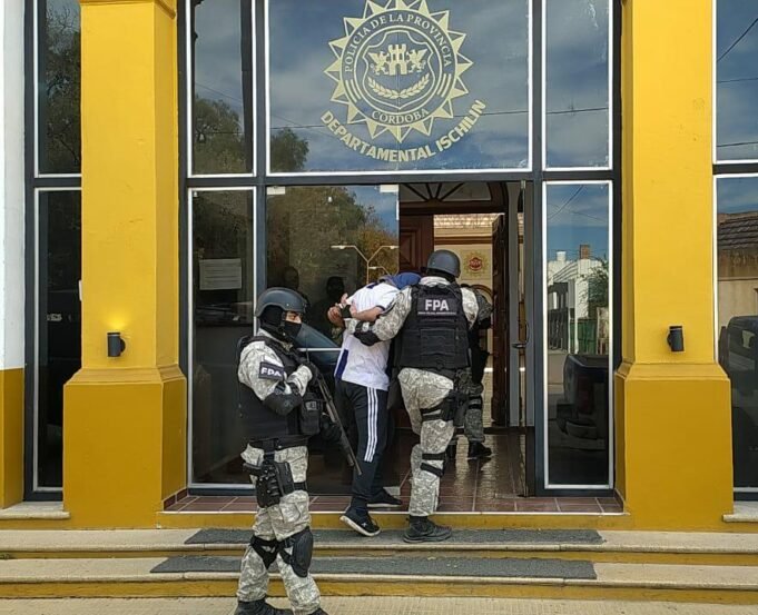 LA FPA DETUVO A PADRE E HIJO QUE VENDÍAN DROGAS EN LOS DEPARTAMENTOS ISCHILÍN Y TULUMBA