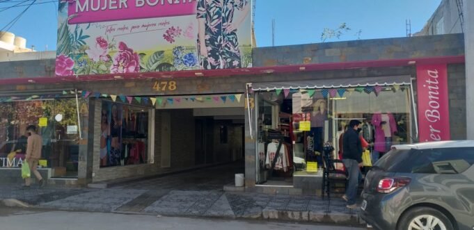 1º DÍA HÁBIL DE CONFINAMIENTO: LA ACTIVIDAD COMERCIAL EN DEÁN FUNES ES NORMAL. ¿REBELDÍA? ¡NO!… ¡NE-CE-SI-DAD!