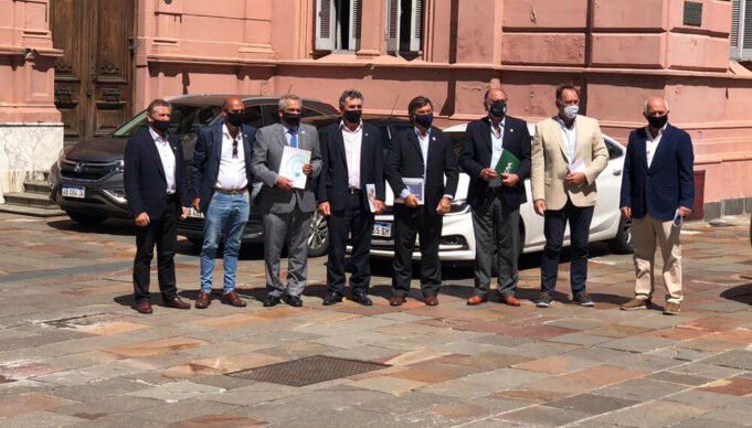 PARA EL CAMPO: LA MESA DE ENLACE CONFIRMA CESE DE COMERCIALIZACIÓN TRAS EL CIERRE DE EXPORTACIONES DE CARNE.