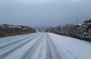 NIEVA EN CÓRDOBA CAPITAL Y EN ALTAS CUMBRES LA CAMINERA CORTÓ LA RUTA.