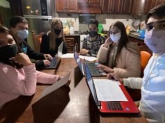 LOS CHICOS DE JÓVENES X ISCHILÍN INSCRIBEN A PERSONAS QUE NO TIENEN LA ACCESIBILIDAD AL CIDI PARA QUE PUEDAN RECIBIR LA VACUNA ANTI COVID.