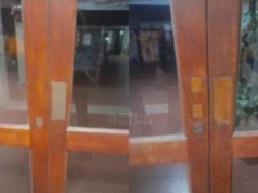 DEÁN FUNES: ¡INDIGNANTE! ROBARON LAS MANIJAS DE LA PUERTA DE INGRESO DE LA ESCUELA JUAN BAUTISTA ALBERDI.