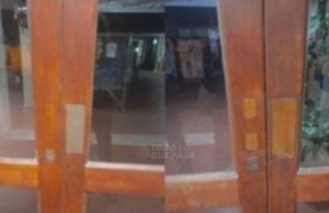 DEÁN FUNES: ¡INDIGNANTE! ROBARON LAS MANIJAS DE LA PUERTA DE INGRESO DE LA ESCUELA JUAN BAUTISTA ALBERDI.