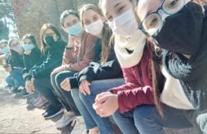 JUNTOS POR MARÍA BROCHERO: FUE EXITOSA LA VENTA DE POLLOS DE JÓVENES X ISCHILIN.