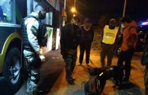 CONTROL INTERFUERZAS EN SINSACATE: UN PERRO DE LA FPA DETECTÓ DROGA EN LA VALIJA DE UNA PASAJERA QUE VENÍA EN COLECTIVO DESDE SALTA