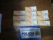 DEÁN FUNES: PERSONAL POLICIAL ENCONTRÓ 10.000 PESOS EN UN CAJERO Y BUSCAN A QUIEN SE LOS OLVIDÓ.