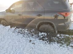 OTRA VEZ: PERSONAL POLICIAL DEBIÓ ASISTIR A TURISTAS EMPANTANADOS EN LAS SALINAS.