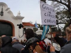 MARCHA DE LAS PIEDRAS: HOMENAJE A LOS FALLECIDOS POR COVID Y RECLAMO AL GOBIERNO.