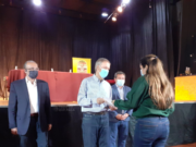 VINO EL GOBER: SCHIARETTI VISITÓ DEÁN FUNES, ENTREGÓ CRÉDITOS Y ANUNCIÓ UNA OBRA DE PAVIMENTACIÓN.