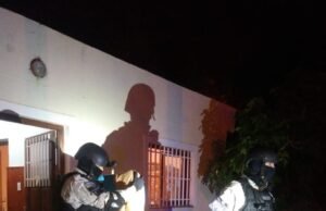 CRUZ DEL EJE: APROVECHABA EL TRABAJO EN UNA CONCESIONARIA PARA VENDER DROGAS EN LAS INMEDIACIONES