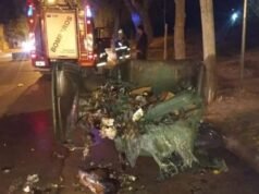 BOMBEROS INFORMARON QUE SE QUEMÓ UN CONTENEDOR DE BASURA EN B°CENTRO.