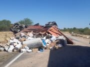 SAN JOSÉ DE LAS SALINAS: VOLCÓ UN CAMIÓN ORIUNDO DE TUCUMÁN QUE TRANSPORTABA ENCOMIENDAS.