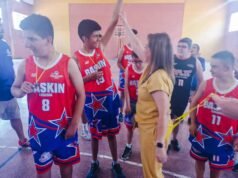 BASQUIN DEÁN FUNES: LOS CHICOS RECIBIERON MEDALLAS POR PARTE ADRIANA RUARTE Y LUIS JUEZ.
