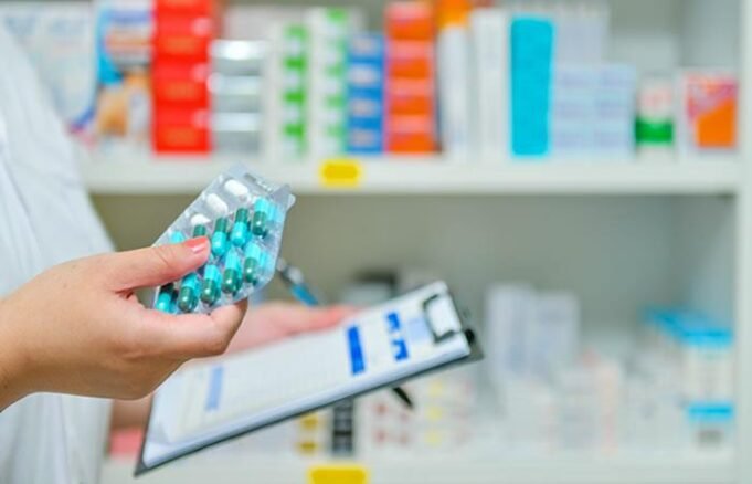 Las farmacias deberán exhibir un código QR con la lista de precios de los medicamentos.
