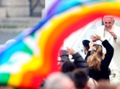 EL PAPA PIDIÓ QUE LOS PADRES NO CASTIGUEN A HIJOS CON “ORIENTACIONES SEXUALES DIVERSAS”.