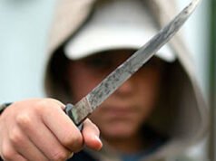 DEÁN FUNES: APREHENDIERON A UNA PERSONA QUE INGRESÓ A UN DOMICILIO CON UN ARMA BLANCA.