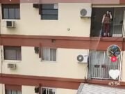 VECINA ODIOSA: APAGÓ CON UNA HIDROLAVADORA EL ASADO DE LOS ALBAÑILES.