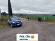 POR ORDEN JUDICIAL DESALOJARON A UNA FAMILIA EN PARAJE JUAN GARCIA. INTERVINO PERSONAL POLICIAL.