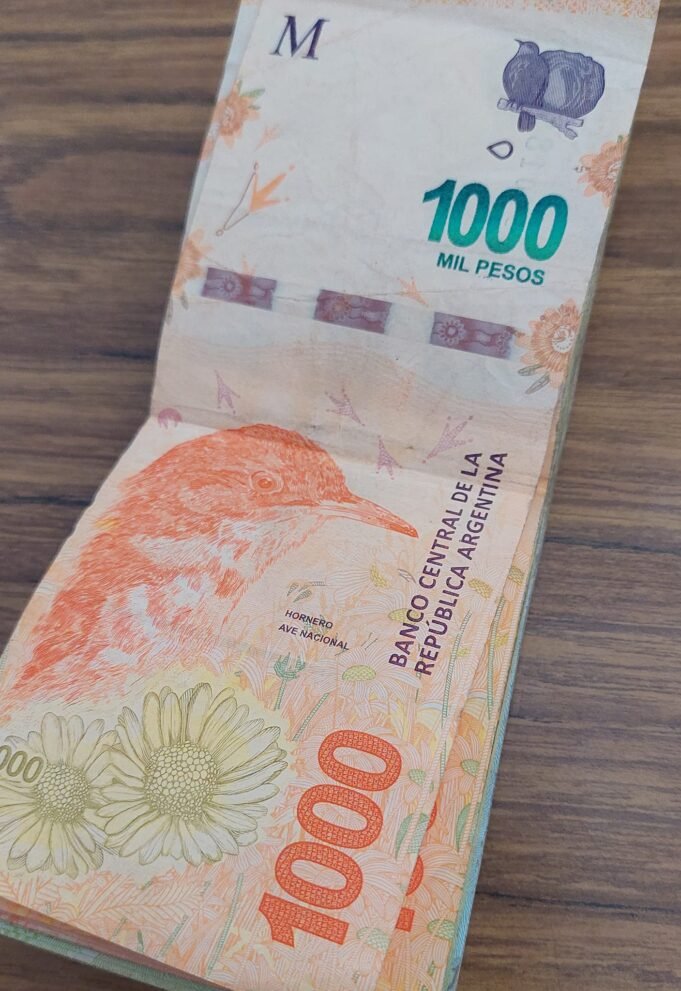 EL EX COMISARIO ALÍAS ENCONTRÓ DINERO Y SE LO DEVOLVIÓ A SU DUEÑO.