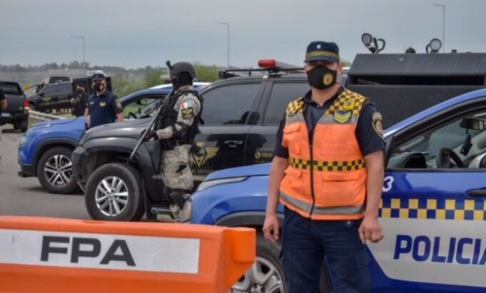 DETUVIERON EN UN CONTROL DE POLICÍA CAMINERA A 4 PERSONAS POR TENENCIA DE ÉXTASIS.
