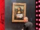 TORTAZO PARA MONA LISA: ATACARON EL CUADRO DE LA GIOCONDA EN PARÍS.