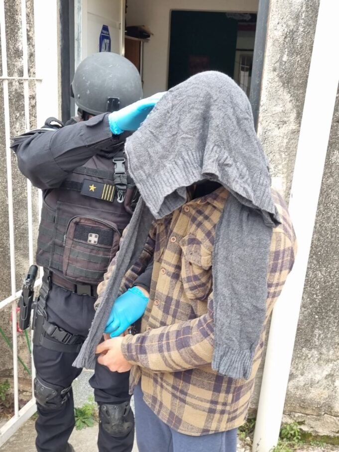 FINALMENTE FUE DETENIDO EL CHICO QUE LLEVÓ BROWNIES CON MARIHUANA AL TRABAJO.