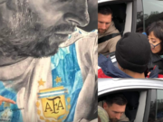 FINALMENTE MESSI VIO SU RETRATO PINTADO POR CLAUDIA PEREZ Y LO FIRMÓ. ¡LOS SUEÑOS SÍ SE CUMPLEN!