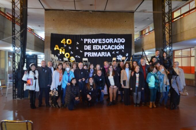 EL PROFESORADO DE EDUCACIÓN PRIMARIA CUMPLIÓ 40 AÑOS.