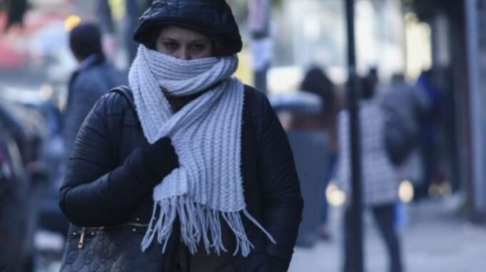 Sacá hoy la campera de abrigo porque se viene el primer frio fuerte de esta temporada.