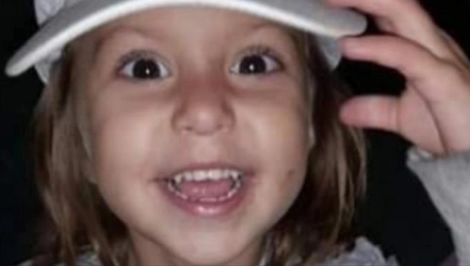 MURIÓ UNA NENA DE 3 AÑOS AL HABER SIDO ENCERRADA EN UNA HABITACIÓN CON UNA ESTUFA. ACUSAN A LA NIÑERA.