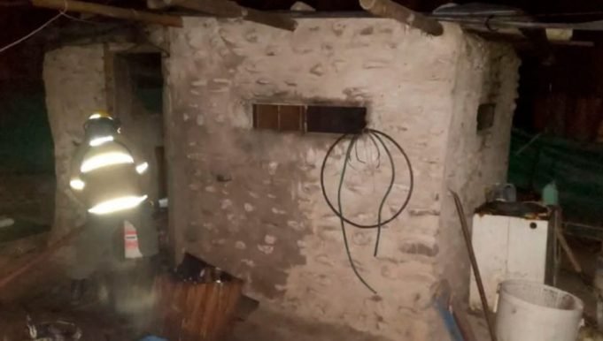 CAPILLA DEL MONTE: MURIÓ UN HOMBRE TRAS UN INCENDIO EN SU CASA PROVOCADO POR UNA ESTUFA.