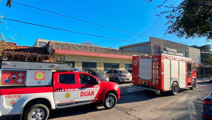 B° CERRO DE LAS ROSAS: POR UN “DESAFIO DE TIKTOK” ALUMNOS TIRARON UN EXPLOSIVO CASERO EN UN COLEGIO.