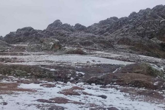 ¡ABRIGATE! LLEGÓ LA NIEVE A LAS ALTAS CUMBRES.