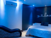 PASA EN REDES: UN JOVEN FUE A UN HOTEL ALOJAMIENTO Y SE ENCONTRÓ CON SUS PADRES. ¡LO CONTÓ EN TWITTER!