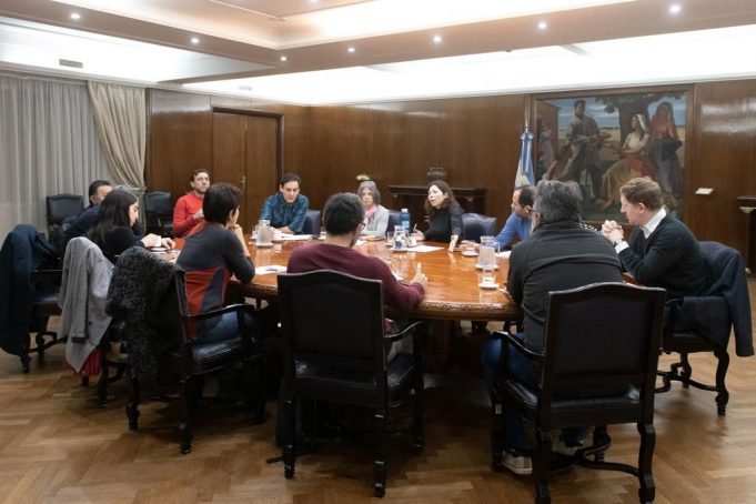 LA MINISTRO BATAKIS SE REUNE HOY CON LOS GOBERNADORES.