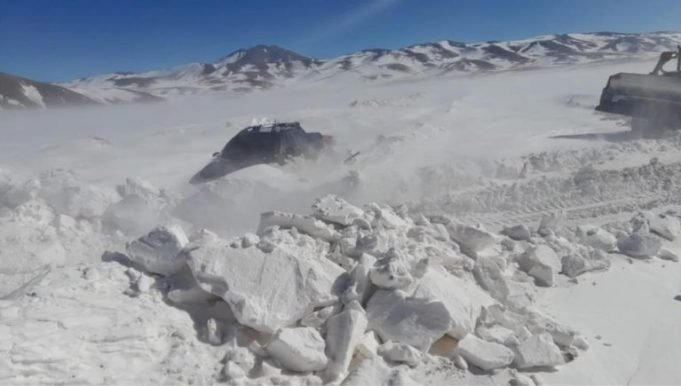 UNA FAMILIA CORDOBESA PASÓ 4 DÍAS VARADA EN LA NIEVE Y FUERON RESCATADOS POR MINEROS.