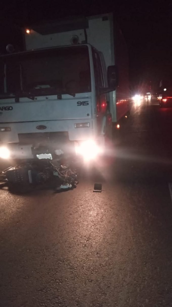 ACCIDENTE FATAL EN SAN JOSÉ DE LA DORMIDA: UN CAMIÓN EMBISTIÓ A UN MOTOCICLISTA Y FALLECIÓ EN EL ACTO.