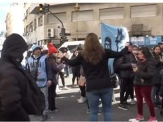 PASA EN REDES: UNA MUJER LIBERÓ EL TRÁNSITO EN MEDIO DE UN PIQUETE EN BS. AS.