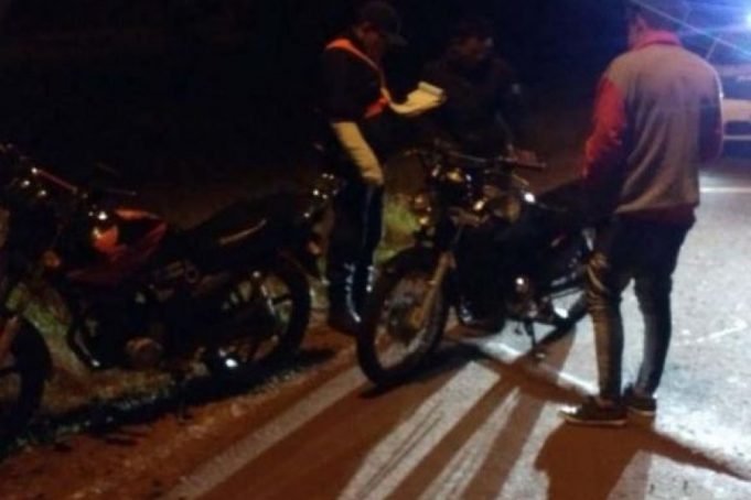 DEÁN FUNES: HIRIERON A UN POLICIA AL IMPEDIR QUE REALICEN “PICADAS” DE MOTOS EN RUTA 60. UN DETENIDO.