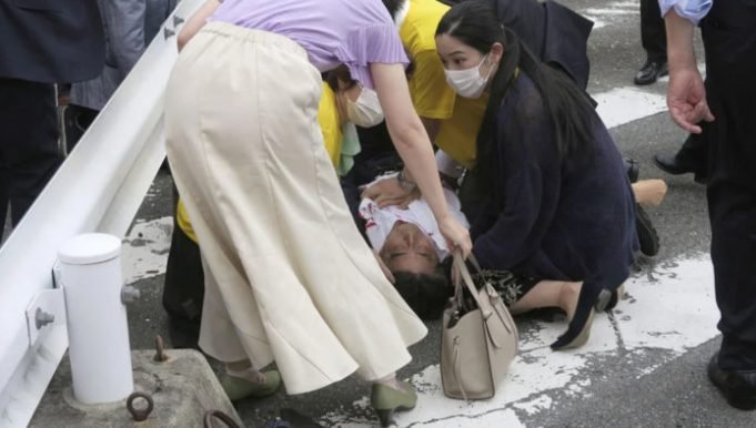 ASESINARON DE UN DISPARO AL EXPRIMER MINISTRO JAPONES SHINZO ABE.