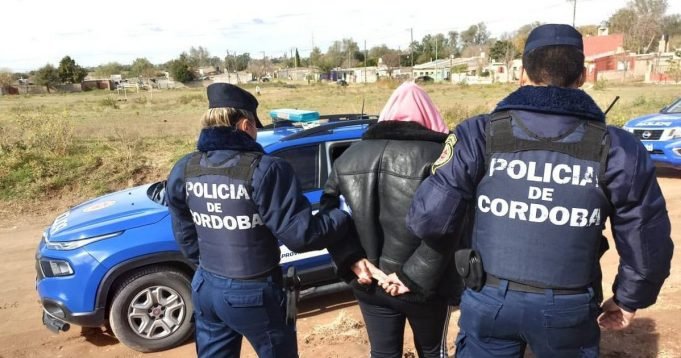 CRUZ DEL EJE: 3 MUJERES APREHENDIDAS POR DIFERENTES HECHOS DURANTE EL FIN DE SEMANA.