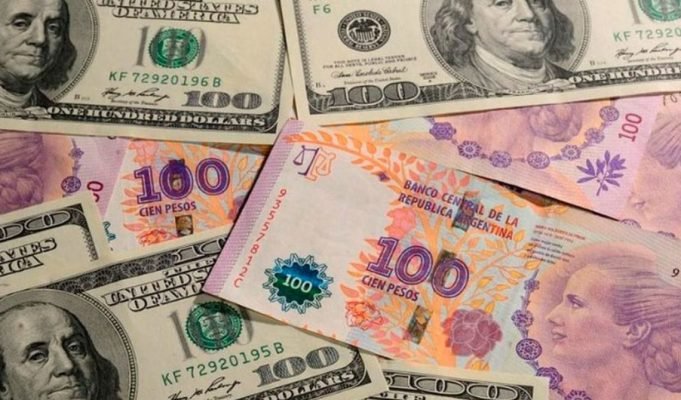 EL DÓLAR BLUE CERRÓ EL VIERNES A $354.