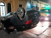 Bº ALBERDI: AMIGAS VOLVIAN DE FESTEJAR SU DIA Y SE DIERON VUELTA EN SU AUTO.