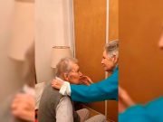 ❤ PASA EN REDES: “¿ME EXTRAÑASTE? SEGUNDO A SEGUNDO” LE DIJO UN ABUELO A SU ESPOSA LUEGO DE NO HABERLA VISTO POR VARIOS DÍAS.