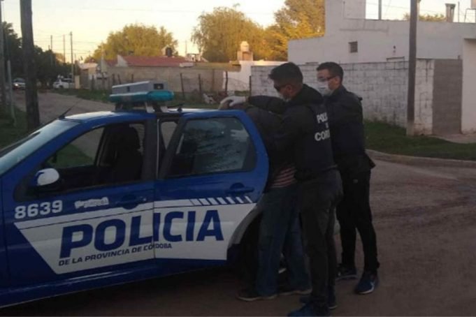 QUILINO: TRAS UN ALLANAMIENTO POSITIVO DETUVIERON A DOS HOMBRES RELACIONADOS A UN HECHO DE ROBO.
