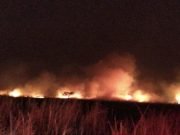 ALTA GRACIA: MÁS DE 10 DOTACIONES DE BOMBEROS Y ETAC COMBATEN UN GRAN INCENDIO.
