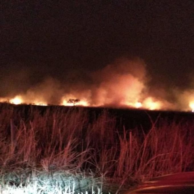 ALTA GRACIA: MÁS DE 10 DOTACIONES DE BOMBEROS Y ETAC COMBATEN UN GRAN INCENDIO.