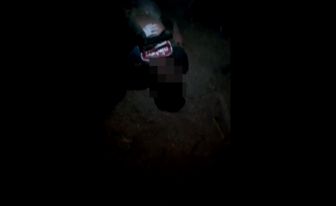 ▶VILLA DE SOTO: UN POLICIA RETIRADO EN ESTADO DE EBRIEDAD PORTABA UN ARMA DE FUEGO Y EN MEDIO DE UNA PELEA DISPARÓ EN EL SUELO. (VÍDEO)